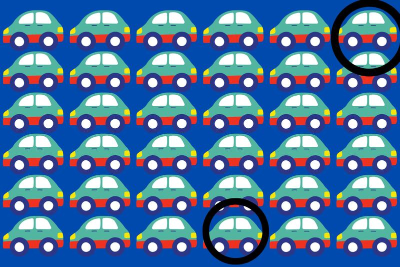en este test visual se ven muchos autos iguales, pero entre ellos hay dos que tienen cierta diferencia.