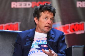Michael J. Fox sufre caída durante convención de “Volver al Futuro”
