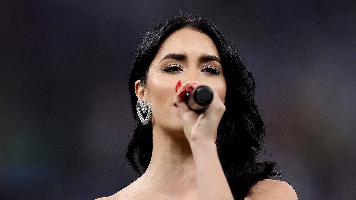 Lali Espósito deslumbra con elegante vestido al cantar himno de Argentina en la final de Qatar 2022