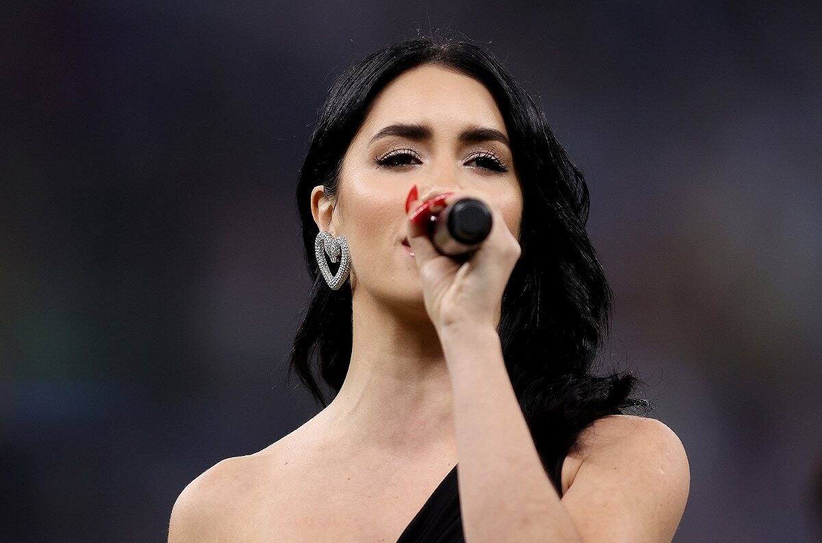 Lali Espósito deslumbra con elegante vestido al cantar himno de Argentina en la final de Qatar 2022