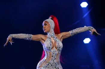 Saweetie impactó con sus outfits en los MTV EMAs