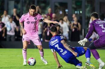 Jugador de Cruz Azul denuncia que ya empezaron las “ayudas” a Lionel Messi en Estados Unidos