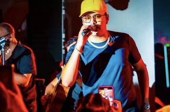 El cantante Yeison Jiménez reaparece en público después de haber sido hospitalizado