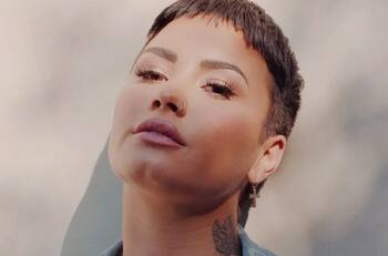 Demi Lovato se hizo un enorme tatuaje en la cabeza tras rehabilitación