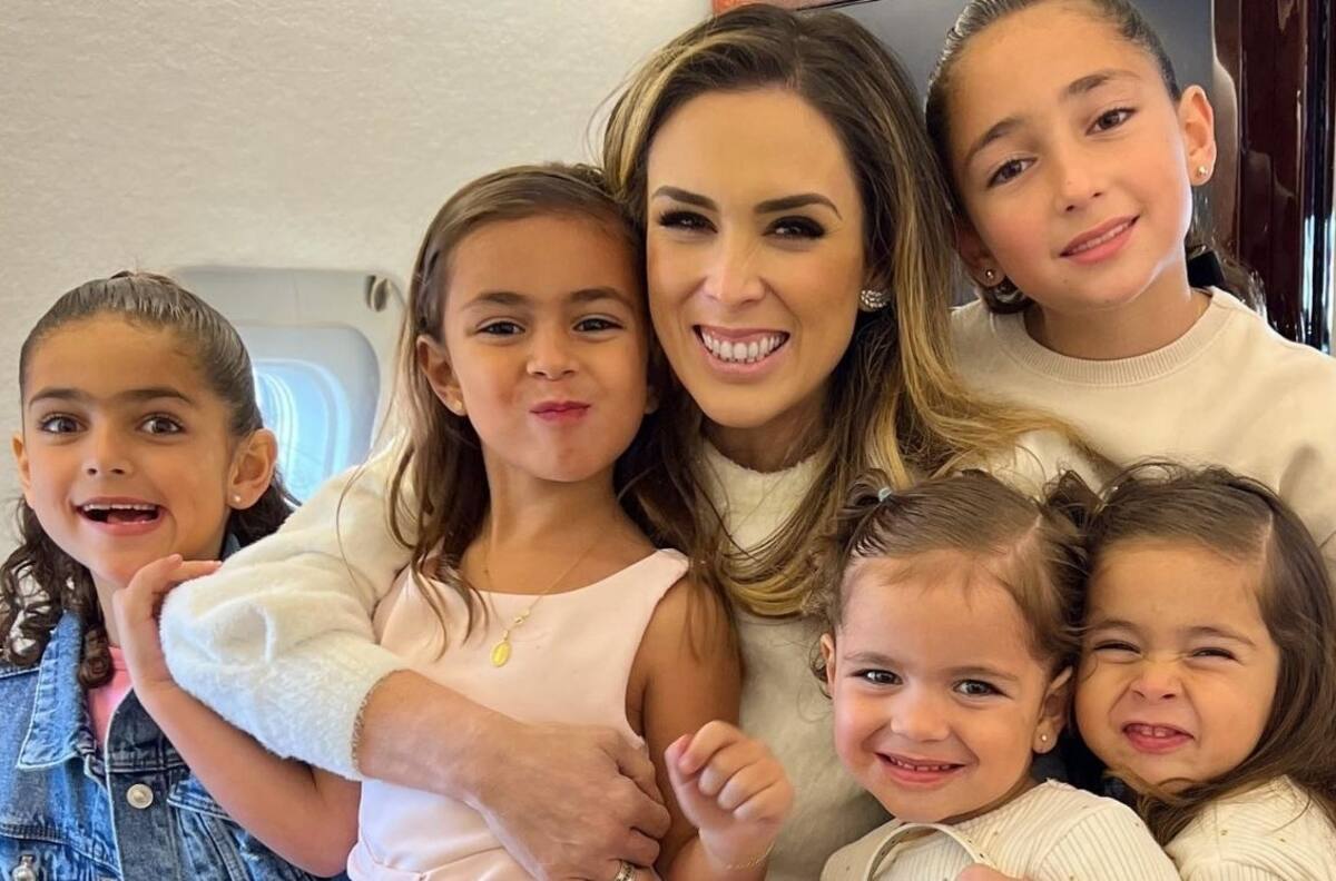 Jacky Bracamontes es una mamá orgullosa en las clases de gimnasia de sus hijas