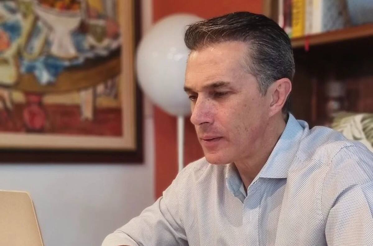 Sergio Mayer amenaza con denuncia a su exnuera Natália Subtil por abuso de confianza
