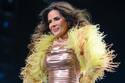Gloria Trevi causa polémica por escupir al público en pleno concierto