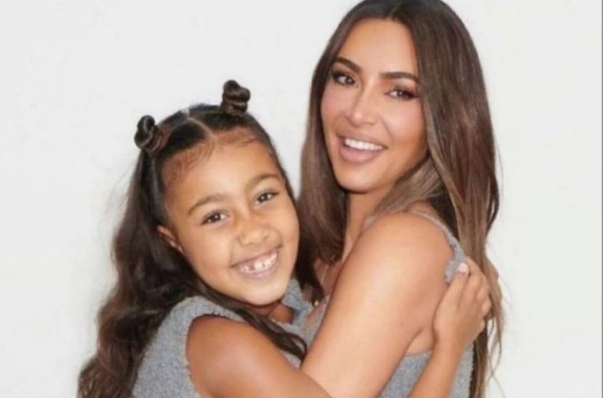 Critican a Kim Kardashian por vestir como adulto a su hija North West para la boda de Kravis