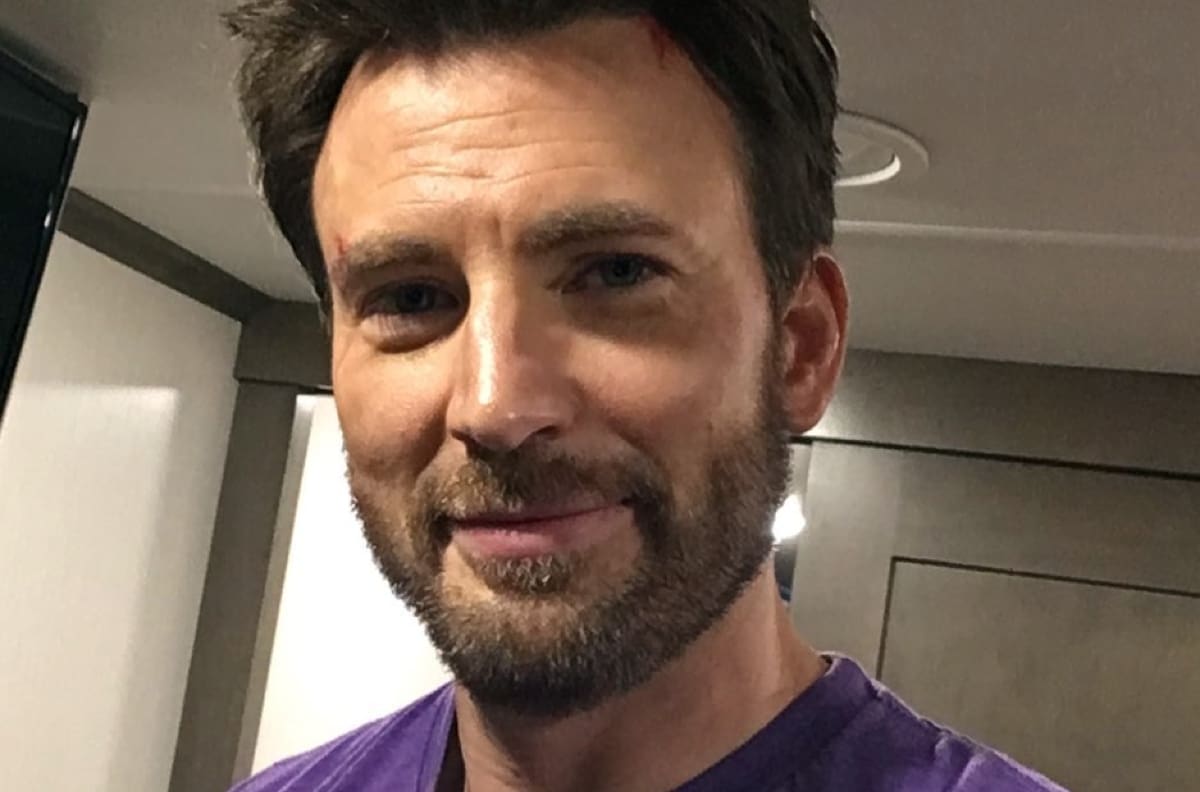Chris Evans reacciona al diálogo sobre la virginidad del Capitán América en "She-Hulk"