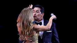 Partieron con un intenso beso: así es el look de Karen Doggenweiler y Rafa Araneda en la primera noche de Viña 2026