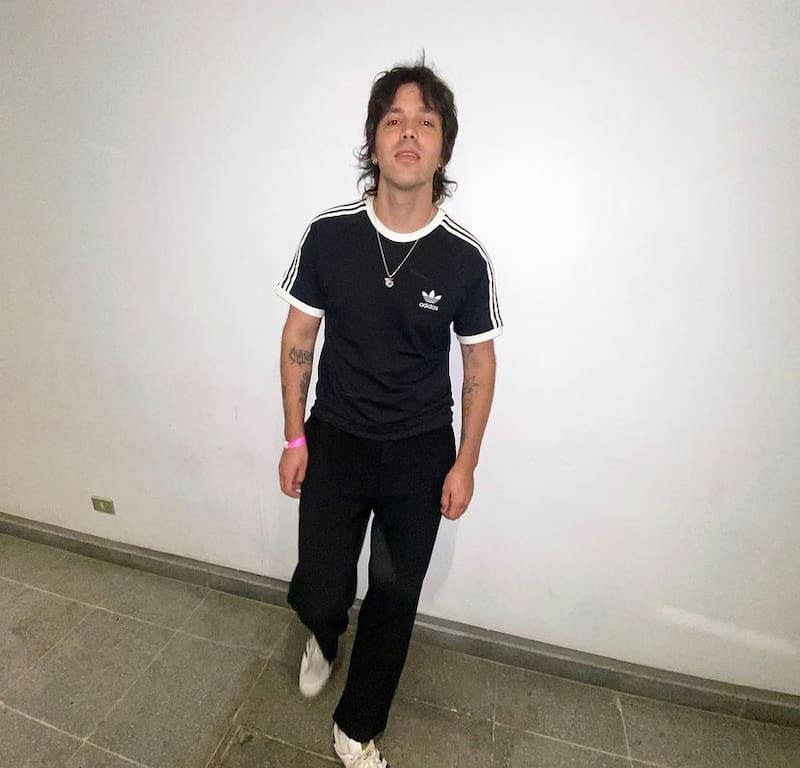 Camilo Zicavo es parte de la banda Plumas.