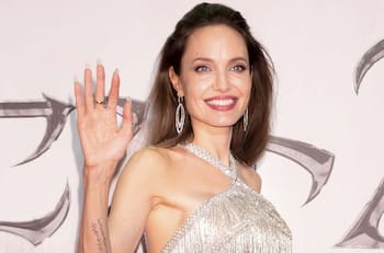Angelina Jolie borra de su cuerpo el tatuaje con el que expresó su amor a Brad Pitt