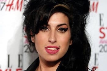 Amy Winehouse: su vida en los escándalos y el exceso