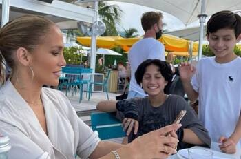 Jennifer Lopez y Ben Affleck captados creando un vínculo con el hijo de Marc Anthony, Max