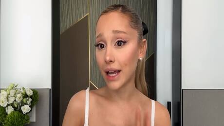 “Me estaba escondiendo”: La emoción de Ariana Grande al recordar sus intervenciones estéticas