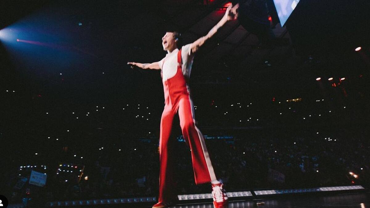 Harry Styles da concierto en Nueva York y habla sobre el supuesto escupitajo a Chris Pine
