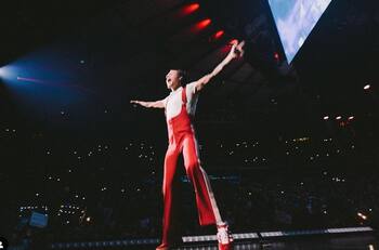 Harry Styles da concierto en Nueva York y habla sobre el supuesto escupitajo a Chris Pine