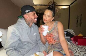 Rosalía celebró con la familia de Rauw Alejandro en Puerto Rico la llegada del 2022