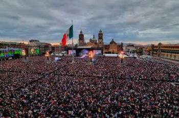 Entre empujones y desmayados, Grupo Firme pone a cantar y bailar más de 100 mil personas en la CDMX