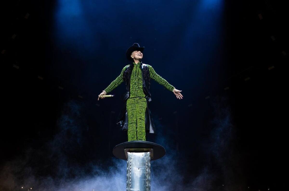 Grupo Firme hace touchdown y tocará en el medio tiempo del juego de la NFL en el Estadio Azteca