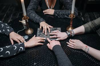 La Ouija: Un peligroso tablero que parece juego pero no lo es