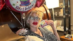 Sharon Stone celebra sus 65 años con un extraño cambio de look