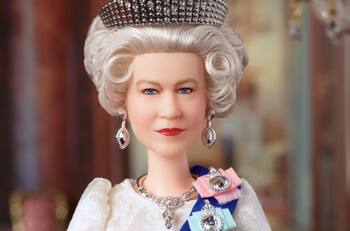 ¡Una sensación! La muñeca Barbie de la Reina Isabel II se agotó en tiempo récord