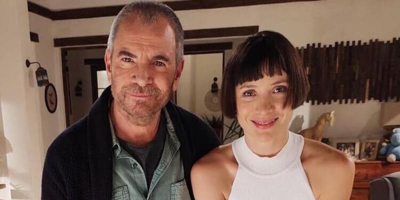Daniela Ramírez junto a Álvaro Rudolphy en grabaciones para la teleserie de Canal 13.