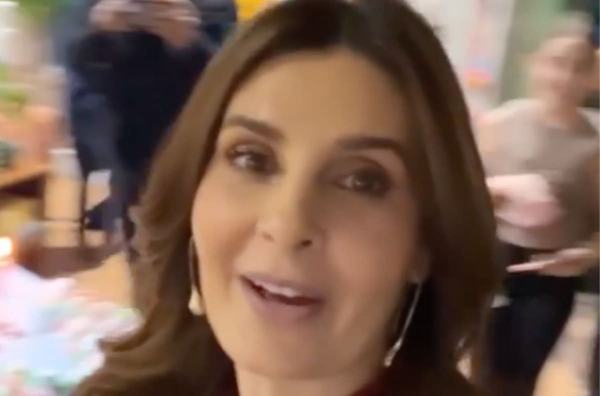 Mayrín Villanueva es festejada por sus 52 años en los camerinos de Televisa