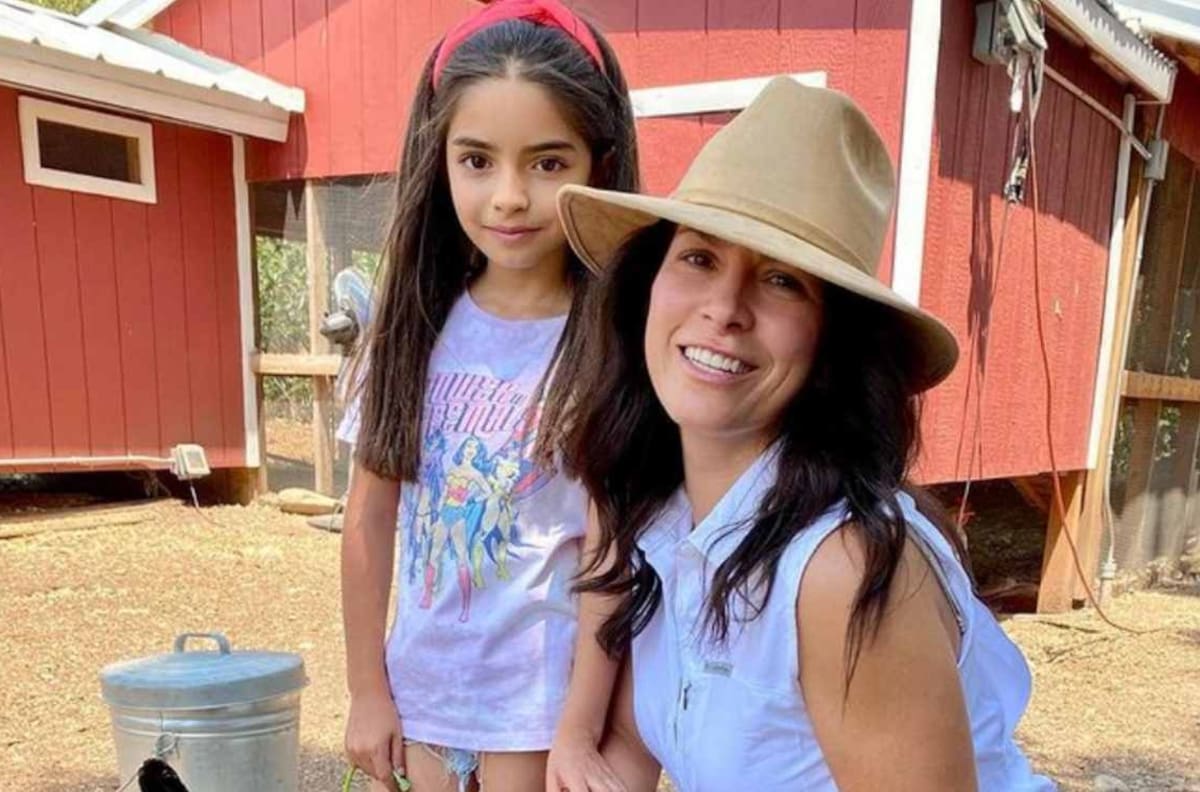 Aitana Derbez muestra su creatividad en divertido paseo con sus papás