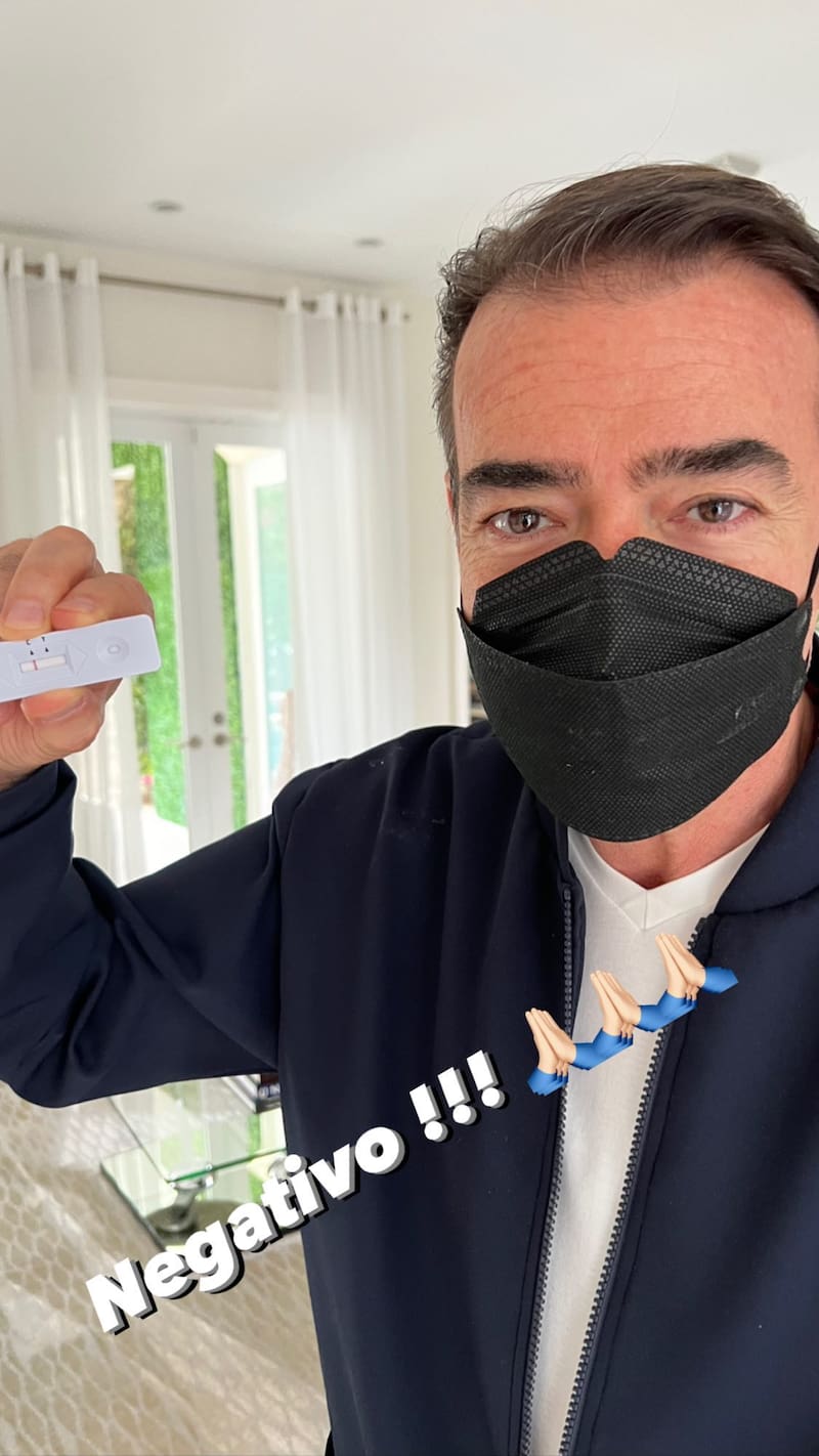 El actor y productor dio a conocer que superó su tercer contagio de Covid-19 satisfactoriamente.