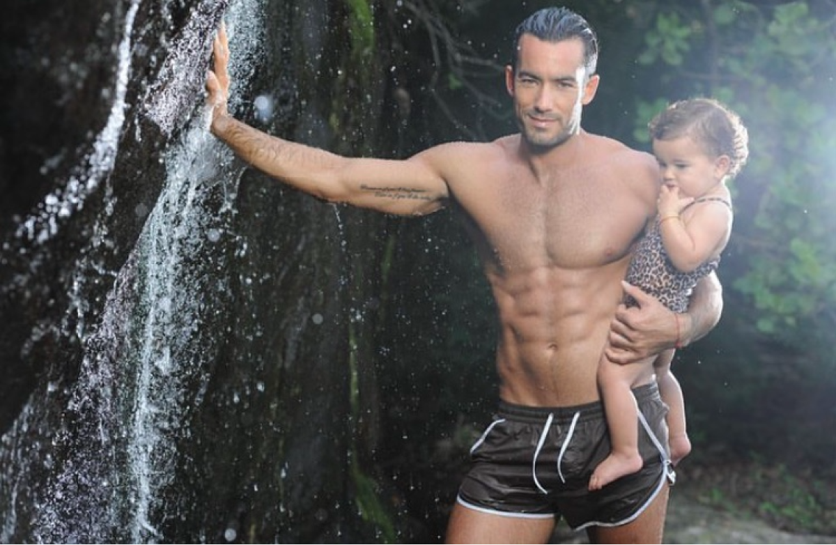 Aarón Díaz y su hija El actor es pareja de la actriz Lola Ponce desde 2012, misma año en que anunciaron la llegada de su primer bebé - Créditos: Instagram: @aarondiaz