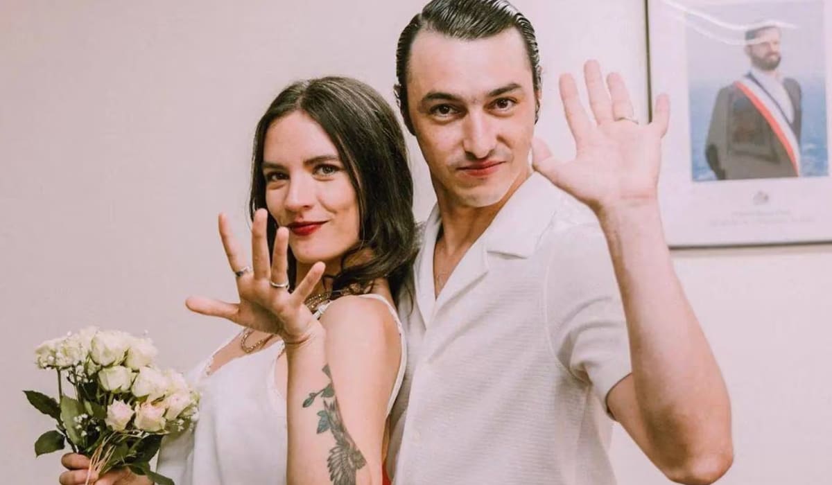 celebra su primer año de matrimonio con Camila Vallejo.