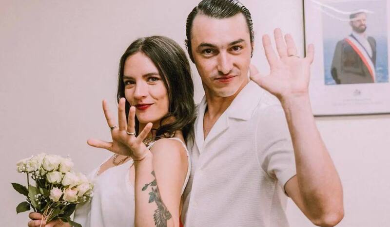 celebra su primer año de matrimonio con Camila Vallejo.