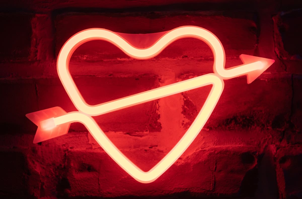 Si quieres enamorar a un Acuario, estos 6 consejos del Chat GPT te ayudarán