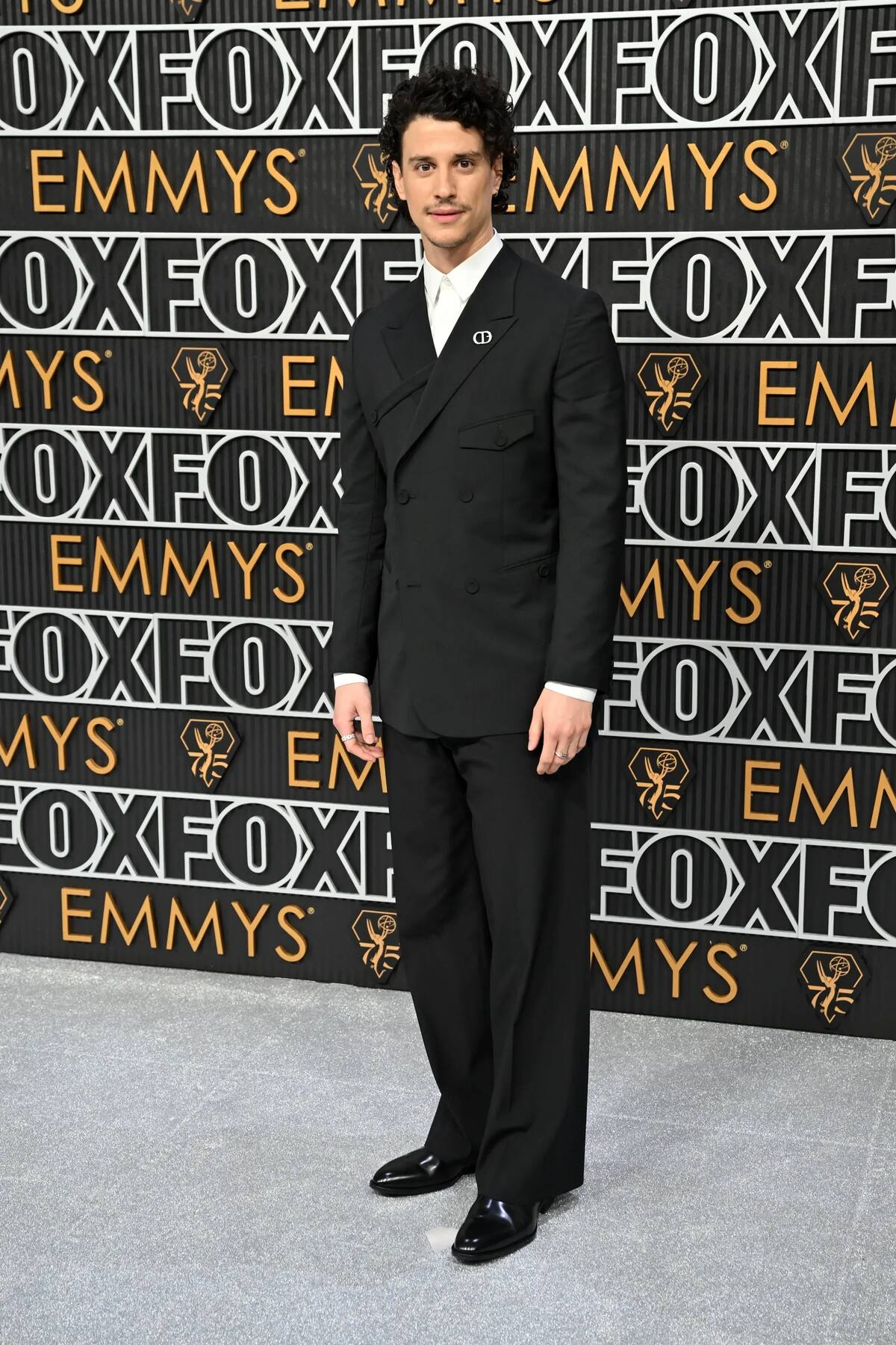 Adam Di Marco en los Premios Emmys 2024.