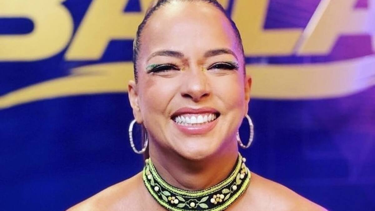 Adamari Lopez luce look sensual en la premiere de "Así se Baila" y causa furor