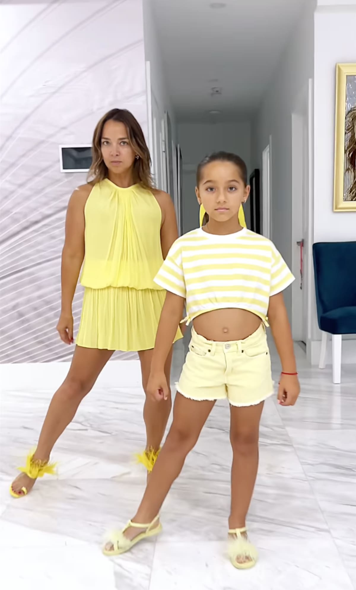 La actriz bailó junto a su hija para celebrar el Yellow Day