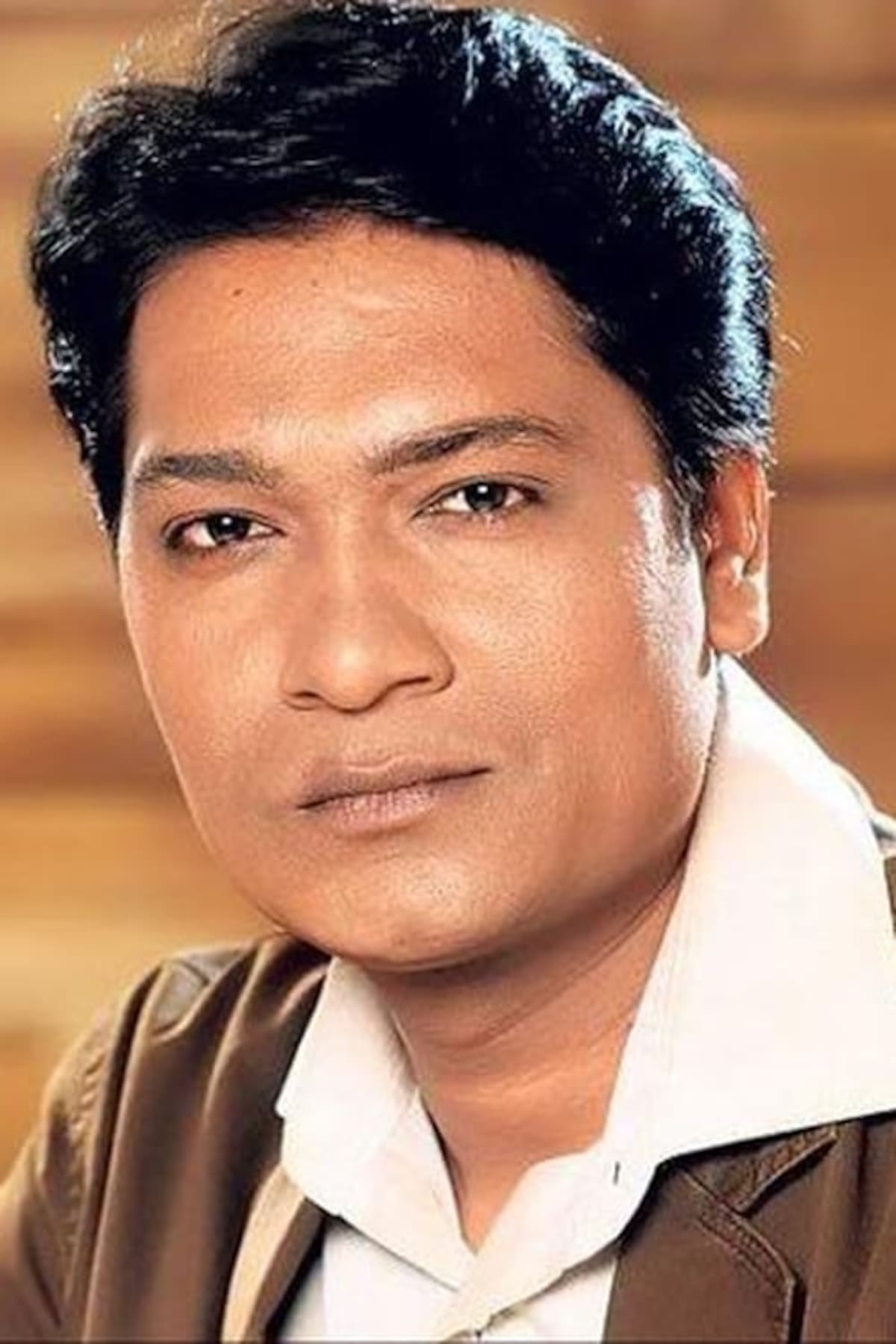 Aditya Srivastava es Bansi Sanu.