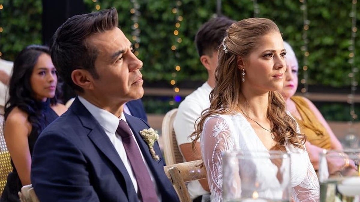 Adrián Uribe anuncia el sexo de su tercer bebé a los 50 años de edad