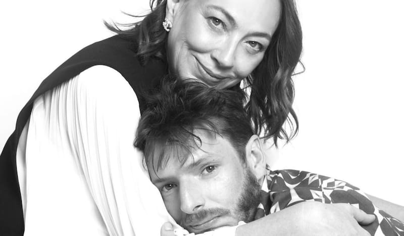 hijo de Patricia Rivadeneira, comenta sobre su podcast y el apoyo de su madre.