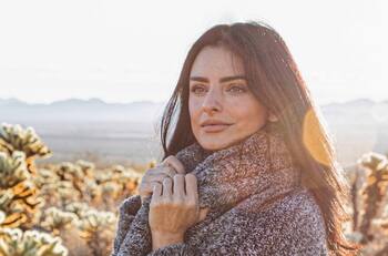 Aislinn Derbez sorprende las redes al lucir un atuendo transparente