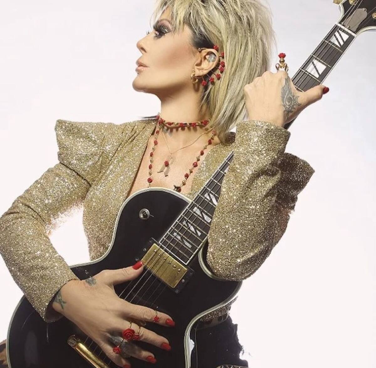 Alejandra Guzmán experimenta en la joyería - Créditos: Instagram: @universolaguzmanmagazine