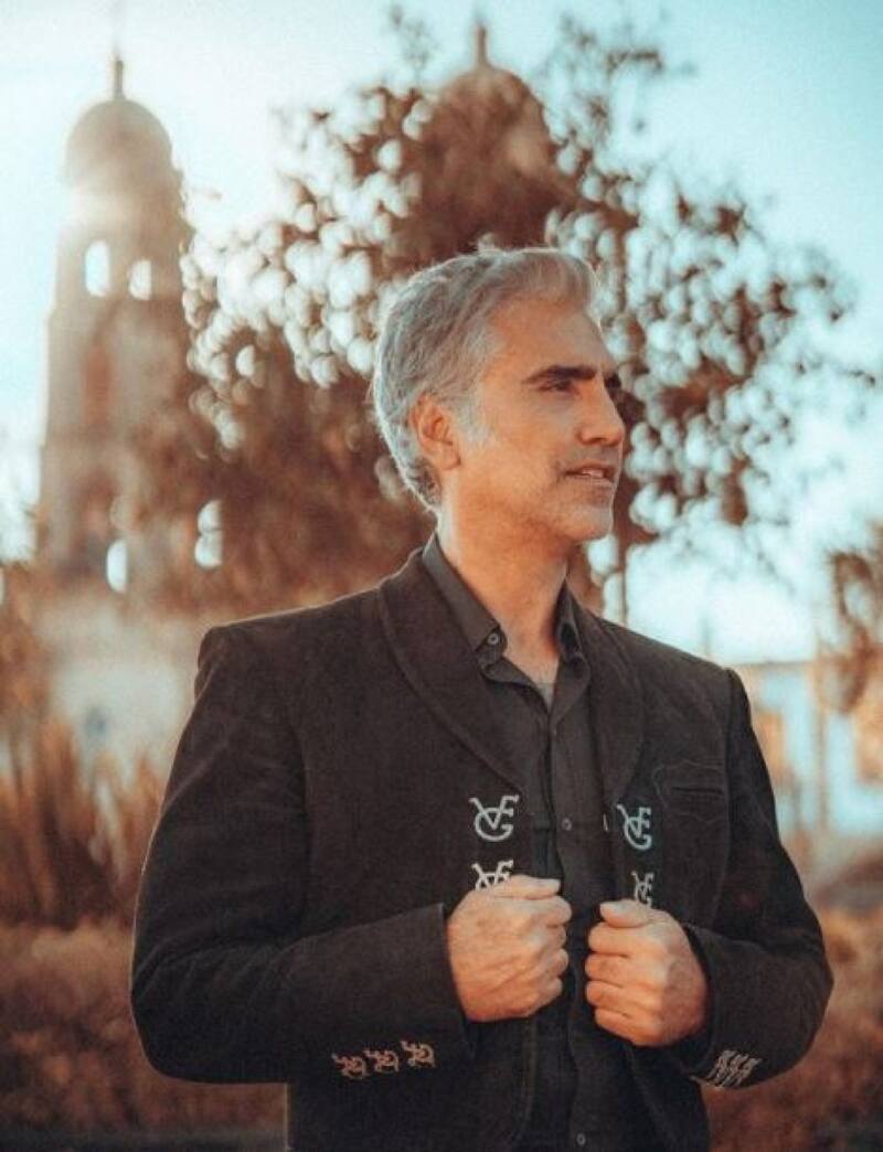 Alejandro está dispuesto a seguir llevando la música mexicana por Europa - Créditos: Instagram @alexoficial