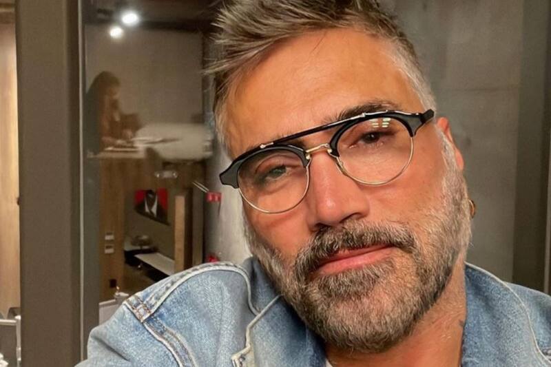 Alejandro Fernandez invita a joven que canta en las calles de Venezuela a subir al escenario Alejandro Fernandez - Créditos: Instagram