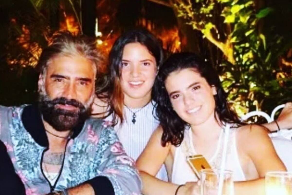 Alejandro Fernández y sus hijas El cantante celebró en compañía de sus hijos y amigos su cumpleaños. - Créditos: Instagram