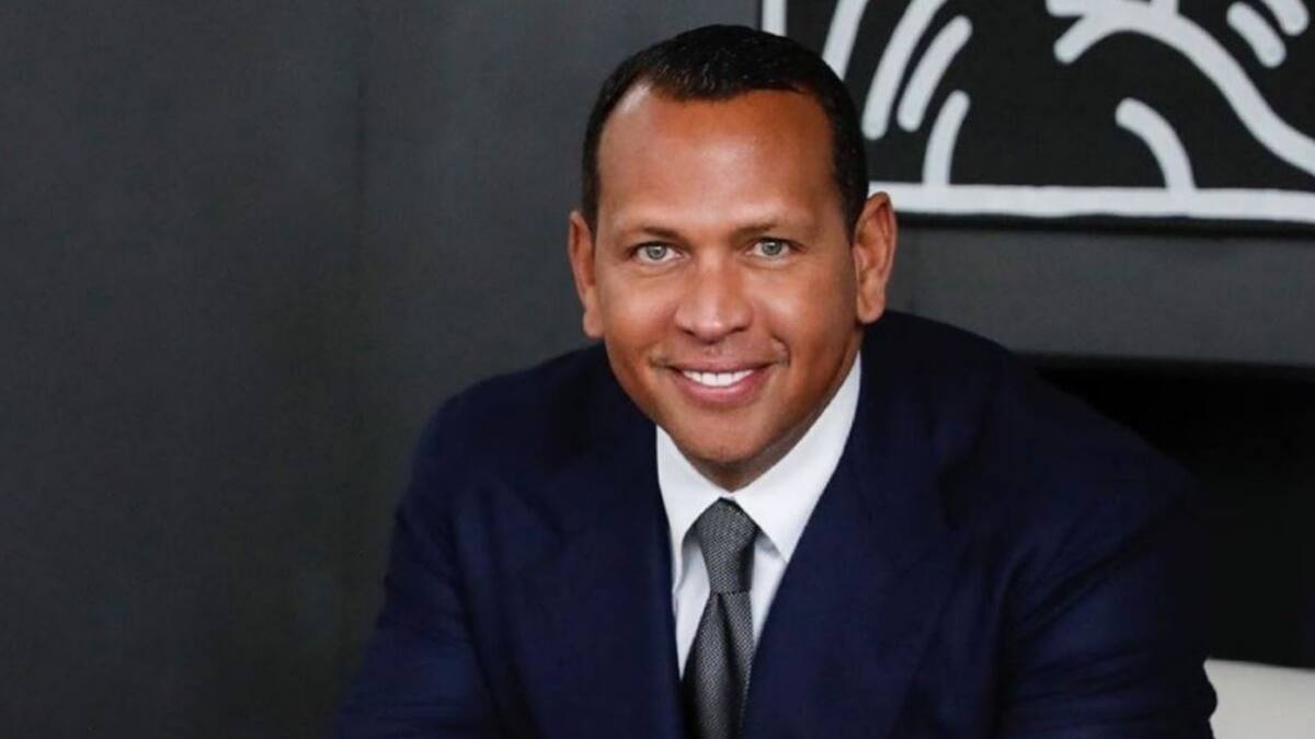 Alex Rodríguez disfruta de una velada romántica con su nueva novia, 20 años menor que él