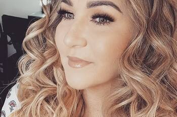 Alicia Villareal así se deja consentir por su familia en su cumpleaños 50