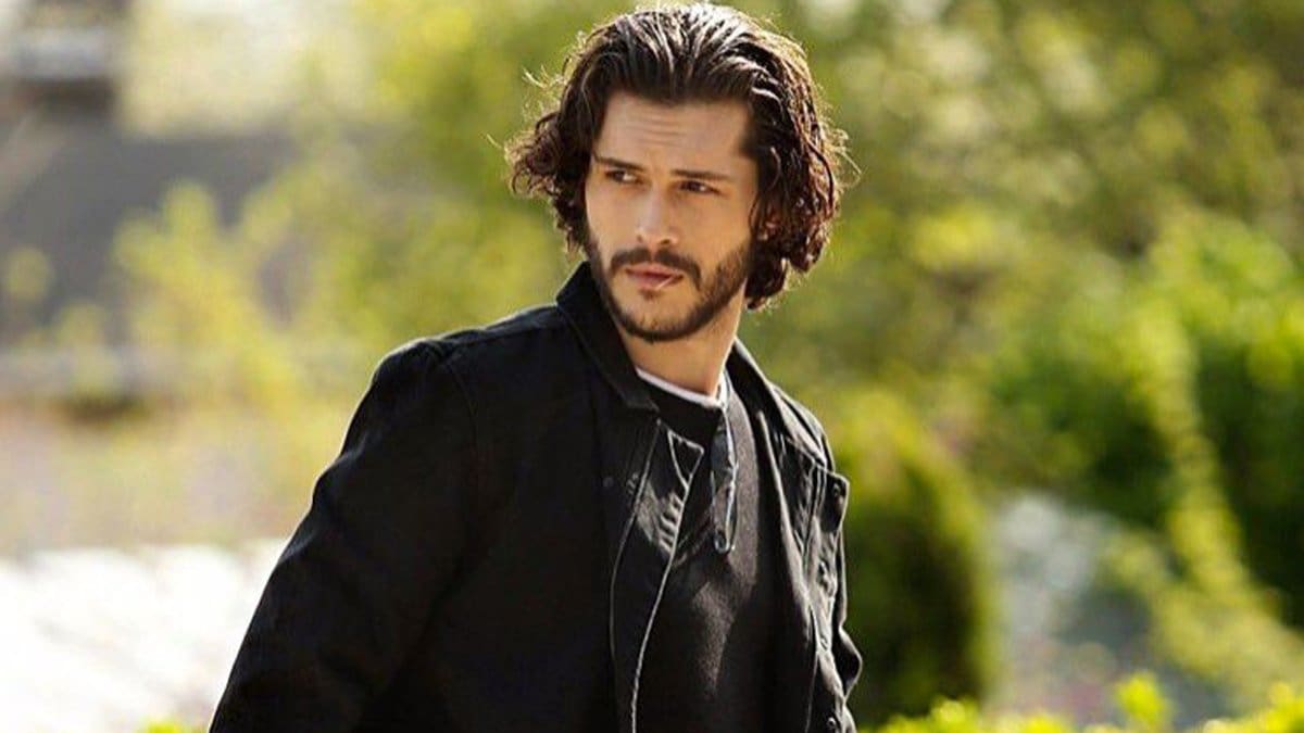 es el galán de "Ceniza".