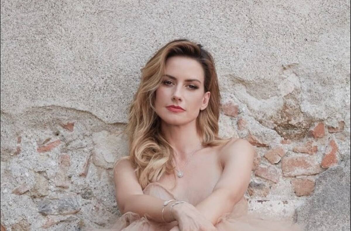Marido de Altair Jarabo le lleva 20 años, pero a ella no le importan las críticas